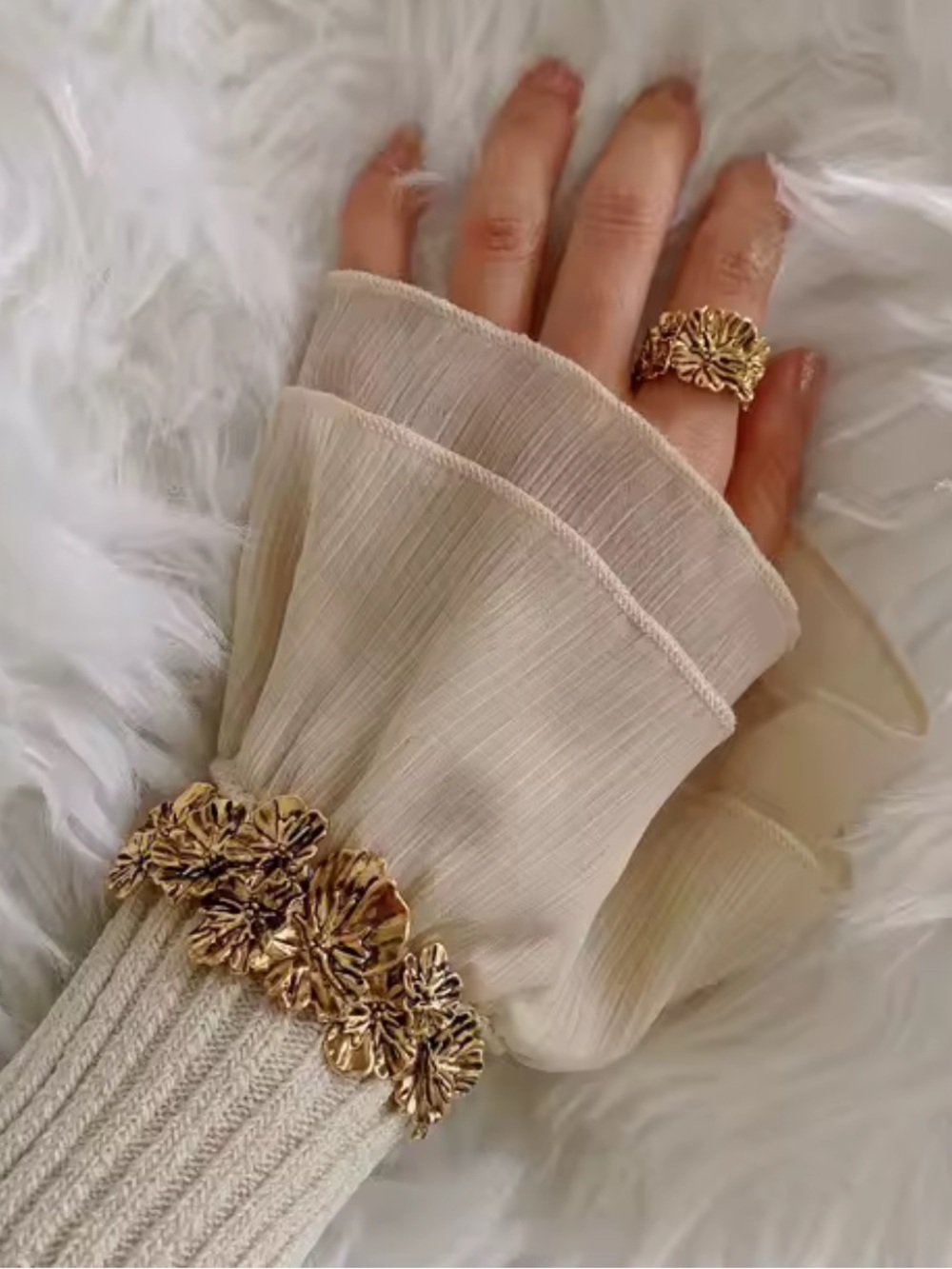 Fleur de Pavot Bracelet - Picture 6 of 7